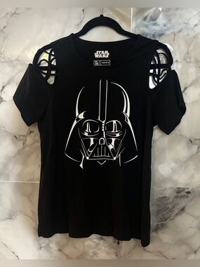 TORRID M/L Star Wars Darth Vader Black Lattice Sleeve Top Sz 00 VERY GOOD COND.